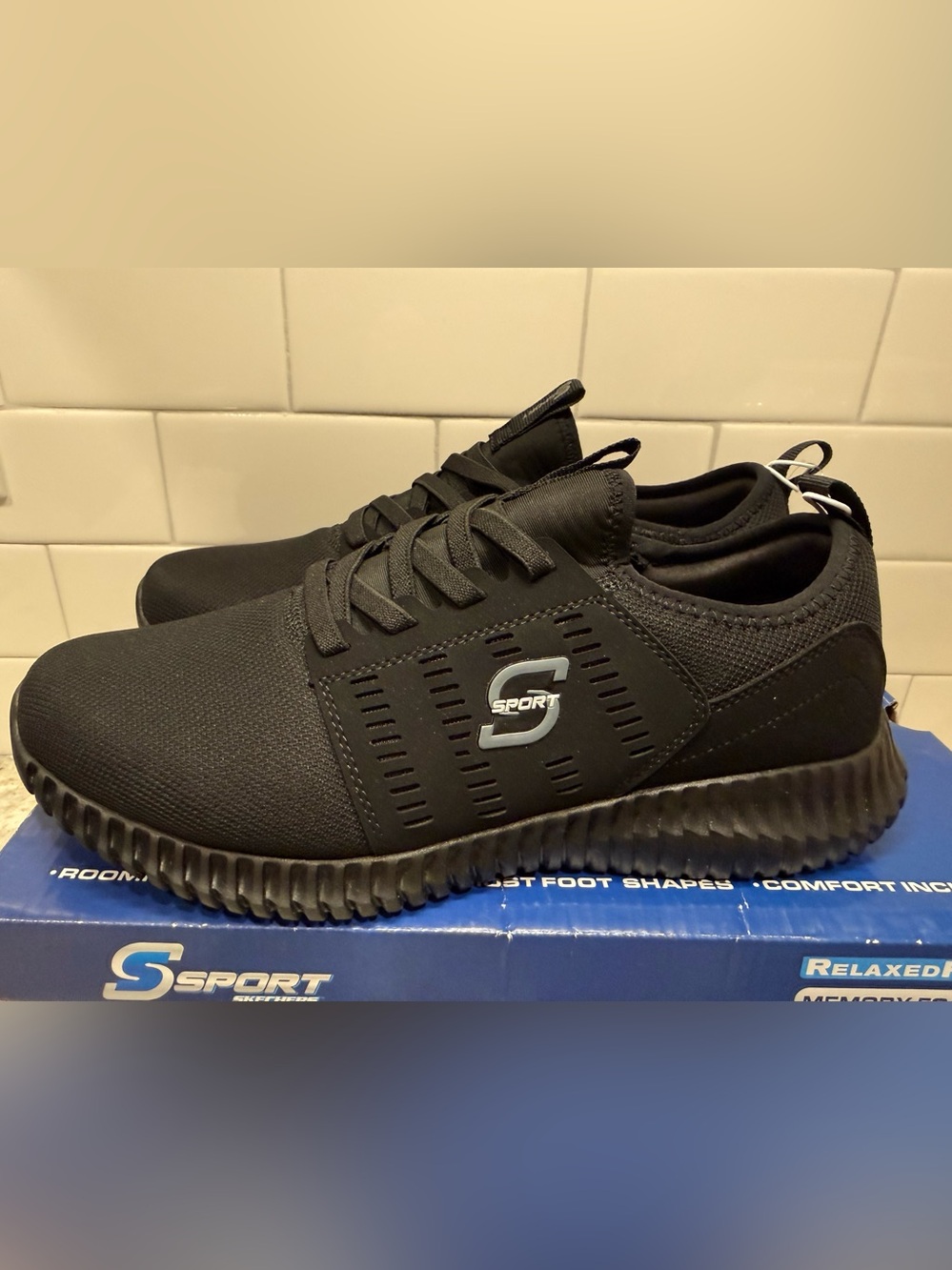 Skechers Men’s Black Sport Memory Foam|Washable Sneakers Size 10 (New in Box)